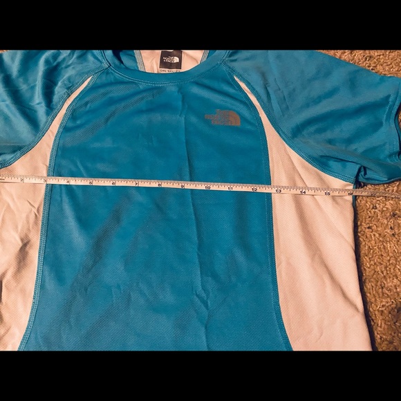 The North Face girl’s wicking shirt - Picture 4 of 6